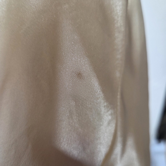 Cream Satin Longe Robe - Picture 5 of 6